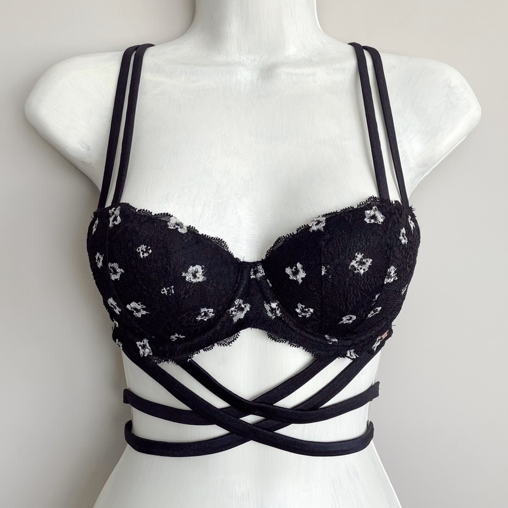 VS PINK Strappy Lace Date Bra- 32B